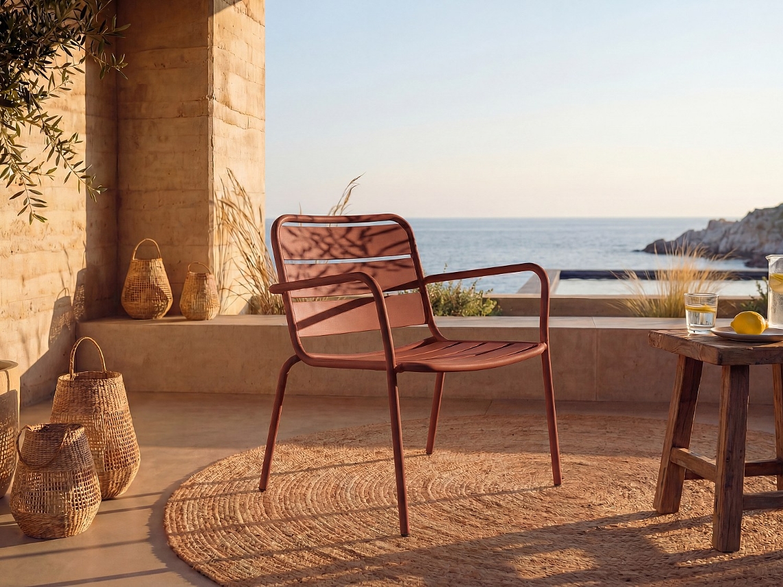 Poltrona Baixa Jardim Empilhável MYLIA T (Terracota - Metal - 60x67.5x71.5 cm)
