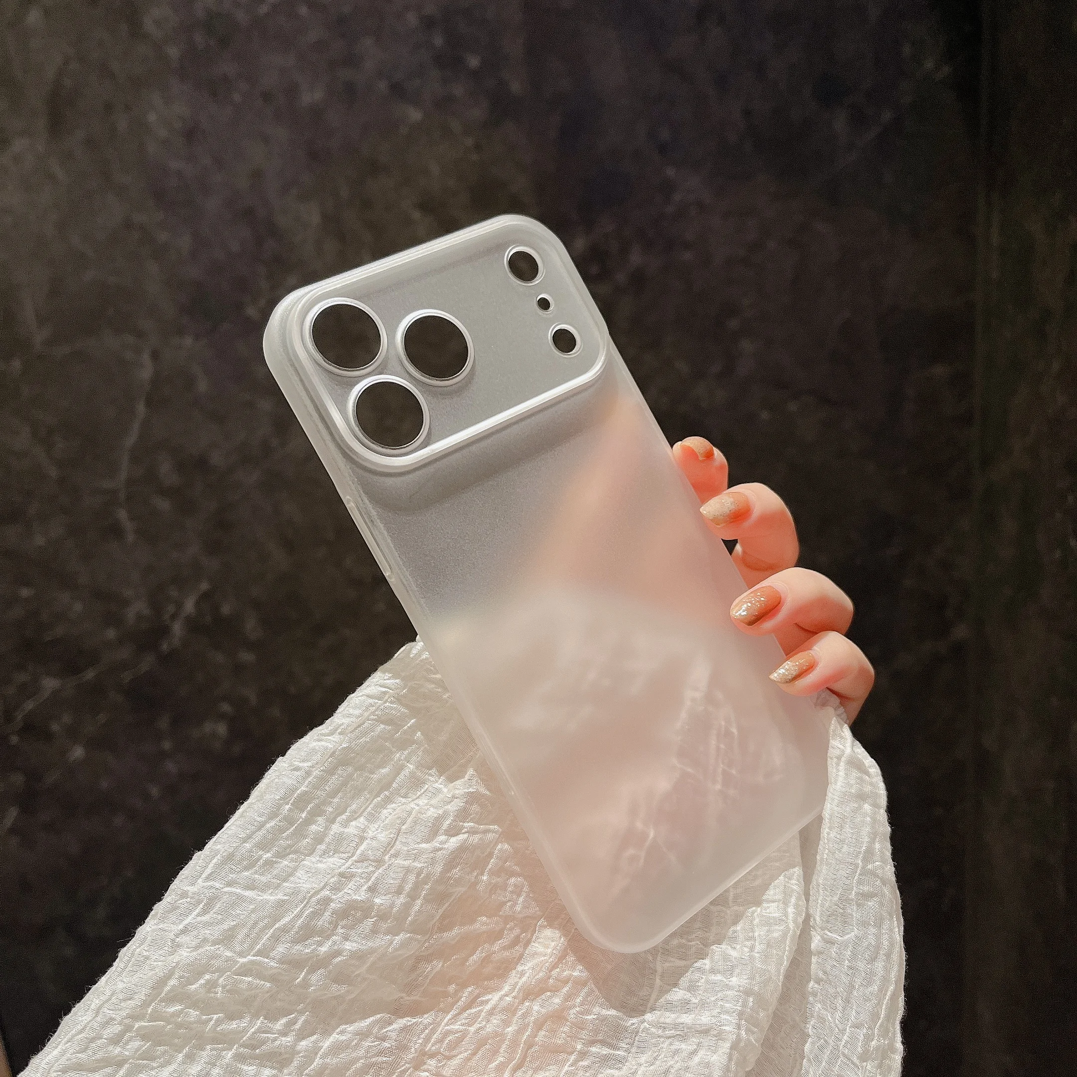 Capa Rígida Ultrafina Em Policarbonato (iphone 16 Pro Max), Transparente E Semitransparente, Resistente A Impactos.