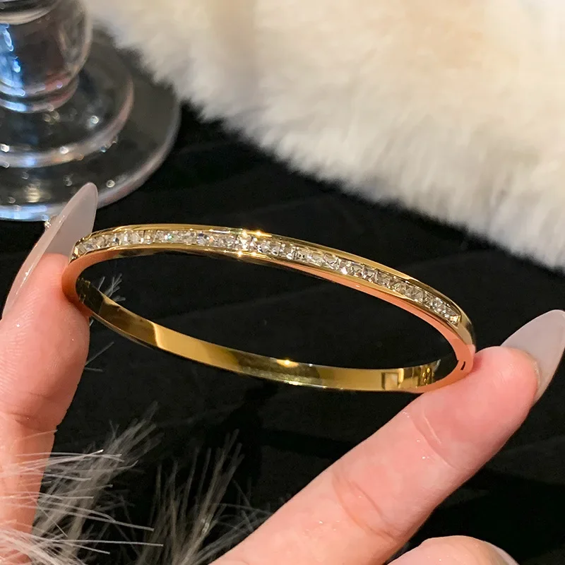 Pulseira Em Aço Titânio Dourado E Prateado (ouro), Joia Luxuosa À Prova D'água Com Zircônias Brilhantes.
