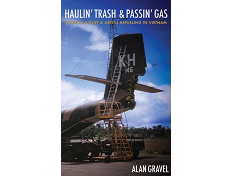 Livro Haulin Trash and Passin Gas Tactical Airlift and Aerial Refueling in Vietnam de Alan Gravel (Inglês)