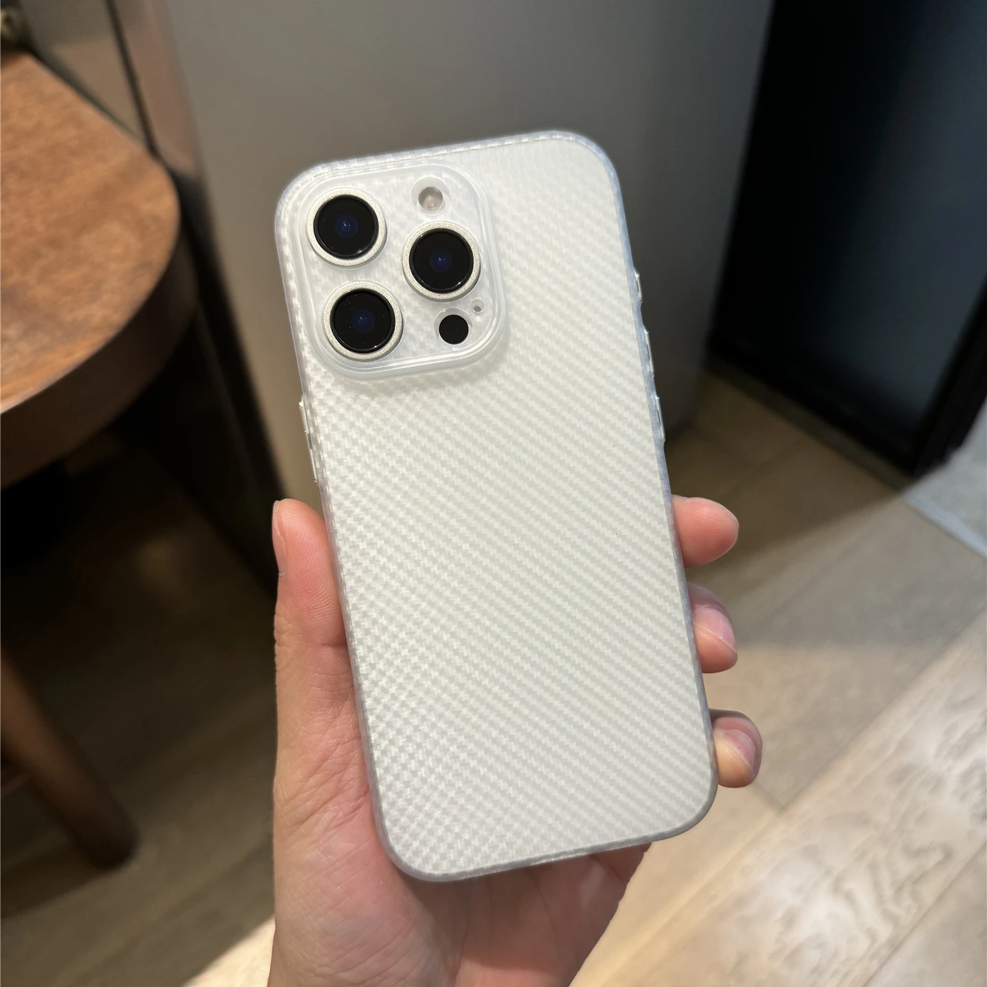 Capa Rígida Ultrafina Com Textura De Fibra De Carbono (iphone 16 Plus).