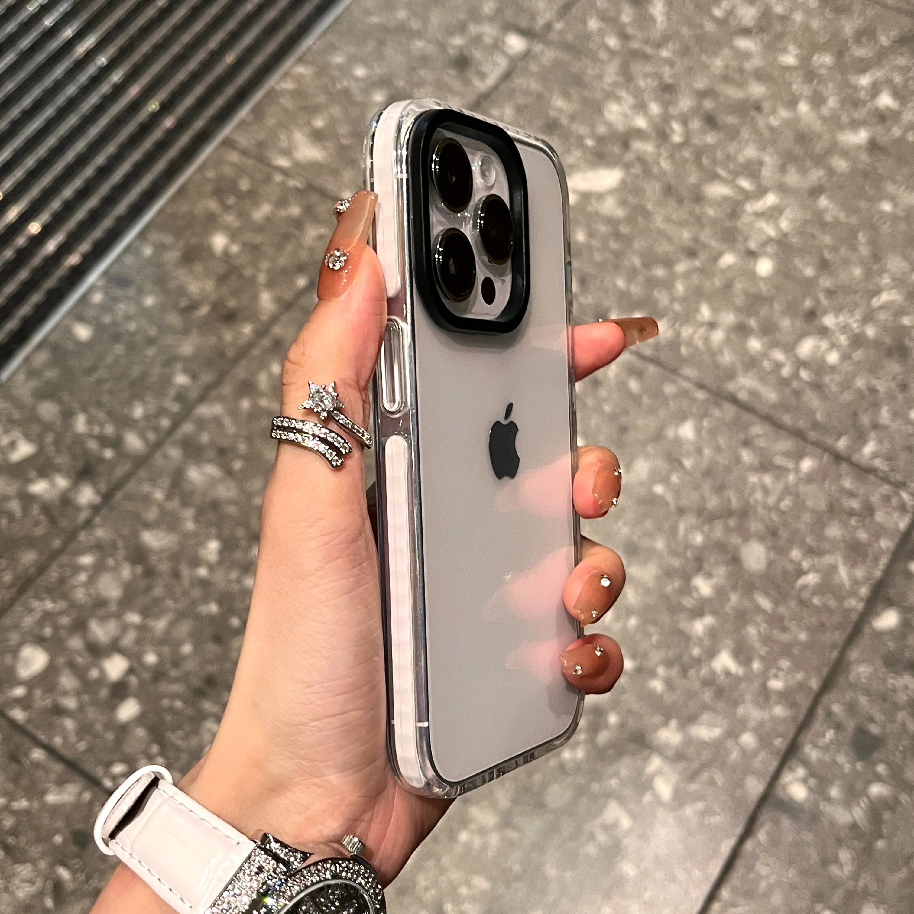 Capa Para Celular (iphone 13 Branco) À Prova De Choque Com Moldura Fluorescente Transparente.