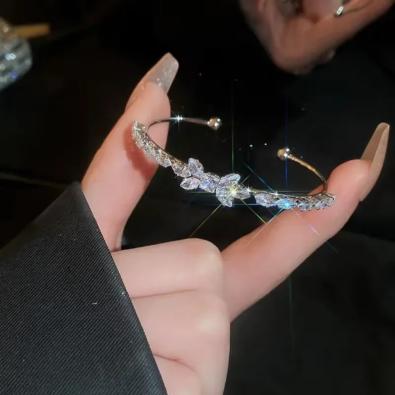 Pulseira De Zircônia Em Formato De Laço (prateada), Acessório De Casamento Luxuoso E Elegante.