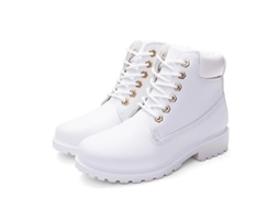 Botas femininas Martin 2026 com cano curto, bico redondo e fechamento em cadarço, em PU (poliuretano).