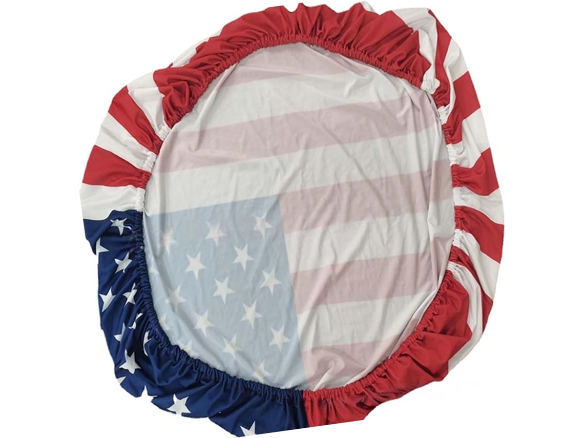 Capa protetora para capô de carro com bandeira americana, feita de tecido de poliéster elástico.