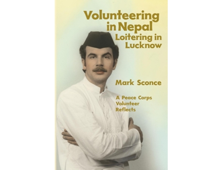 Livro Volunteering in Nepal. Loitering in Lucknow de Mark Sconce (Inglês)