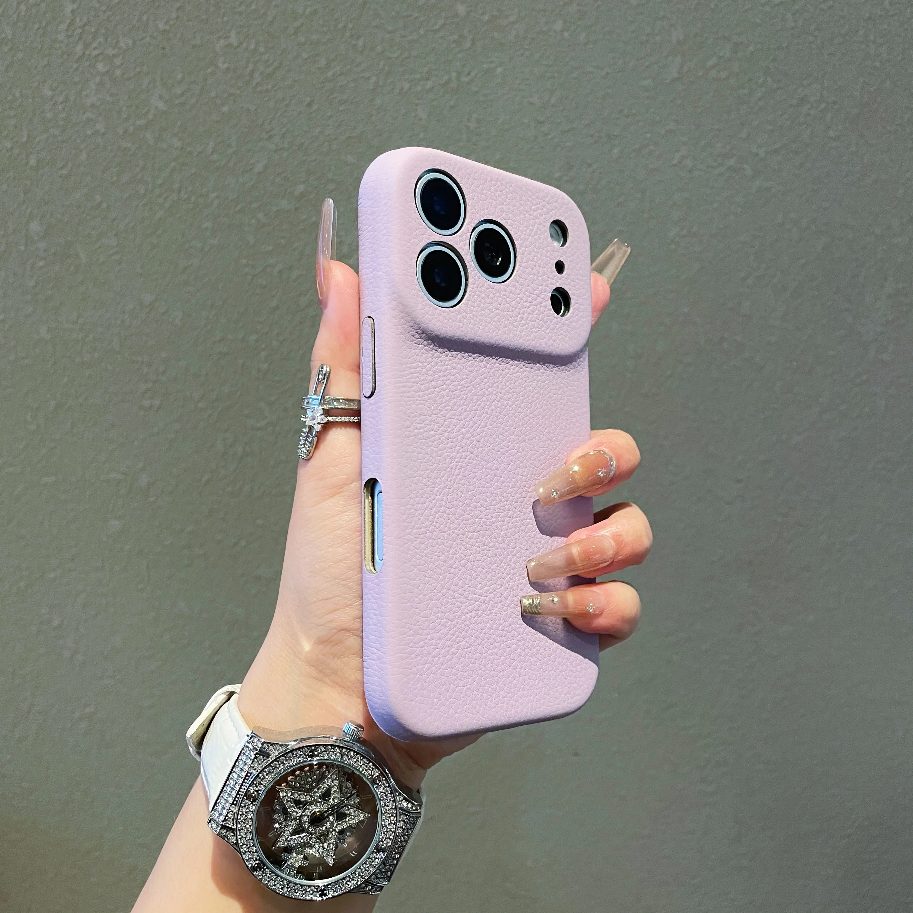 Capa Para Celular (iphone 16 Pro Max Roxo) Em Couro Pu Fosco Com Textura De Lichia E Proteção Para A Câmera.