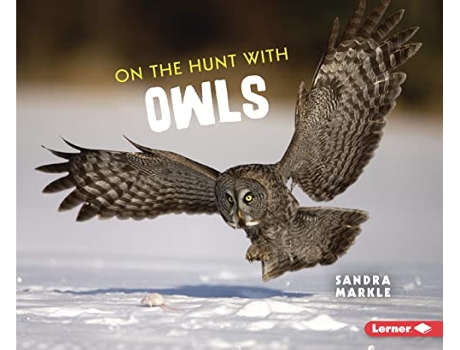 Livro On the Hunt with Owls de Sandra Markle (Inglês)