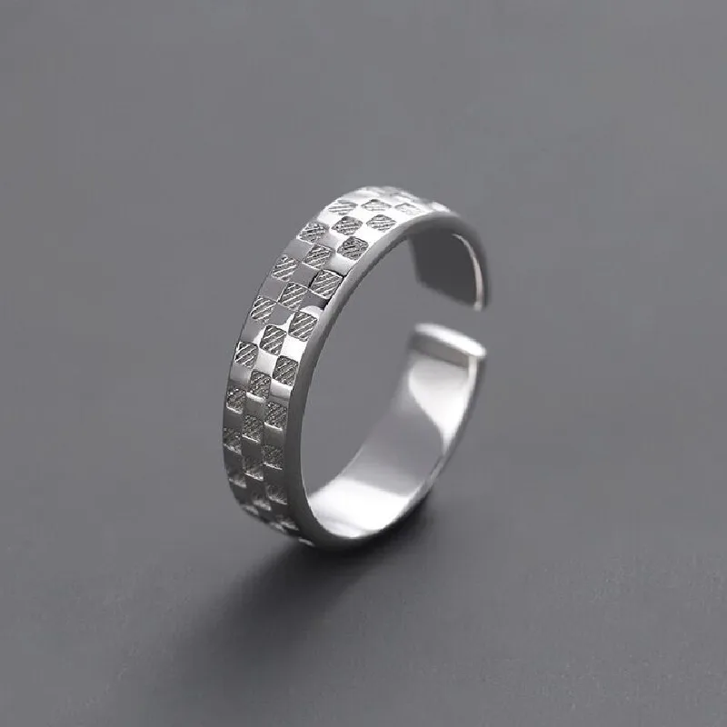 Anel Criativo Com Padrão Xadrez, Um Anel Personalizado Requintado E Simples Com Padrão Xadrez Para Mulheres.