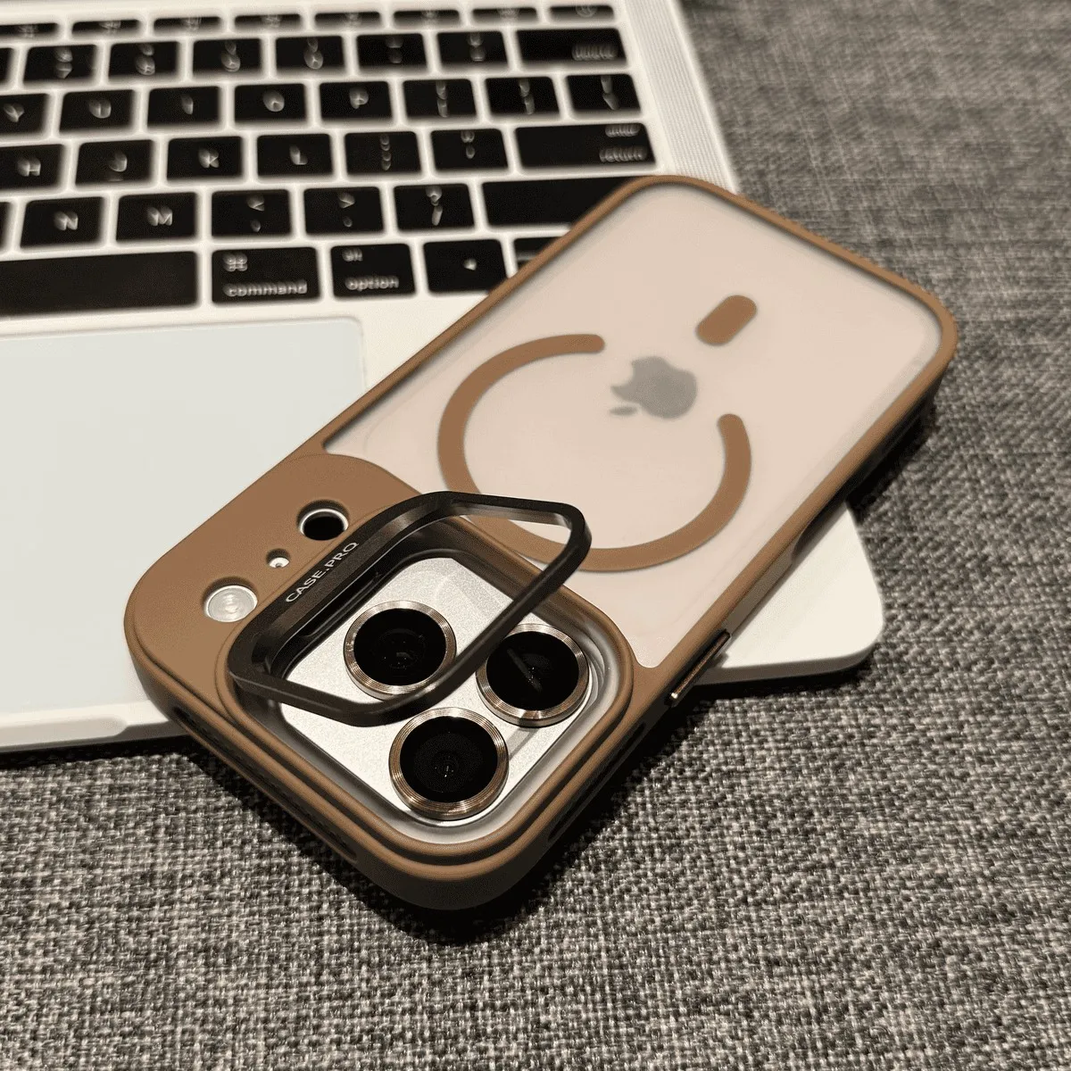 Capa Protetora Transparente (dourada Para Iphone 15 Plus) Com Suporte Para Câmera E Compatibilidade Com Carregamento Sem Fio.