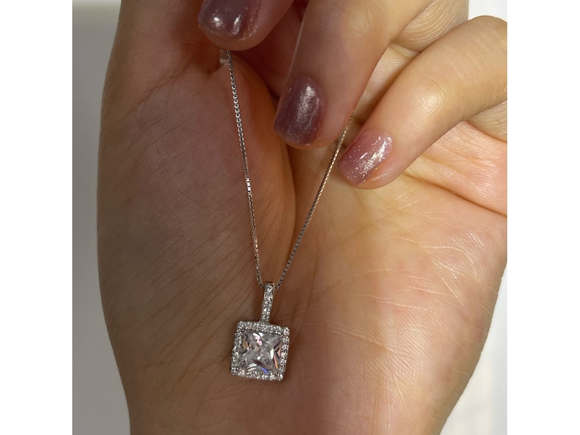 Pingente Quadrado com Diamantes Brilhantes em Prata de Lei S925 Banhada a Ouro Branco, com Zircônias e Diamantes. Colar Elegante e Luxuoso. MDUG