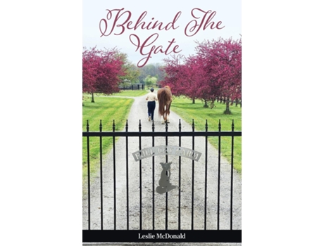 Livro Behind The Gate de Leslie McDOnald (Inglês)