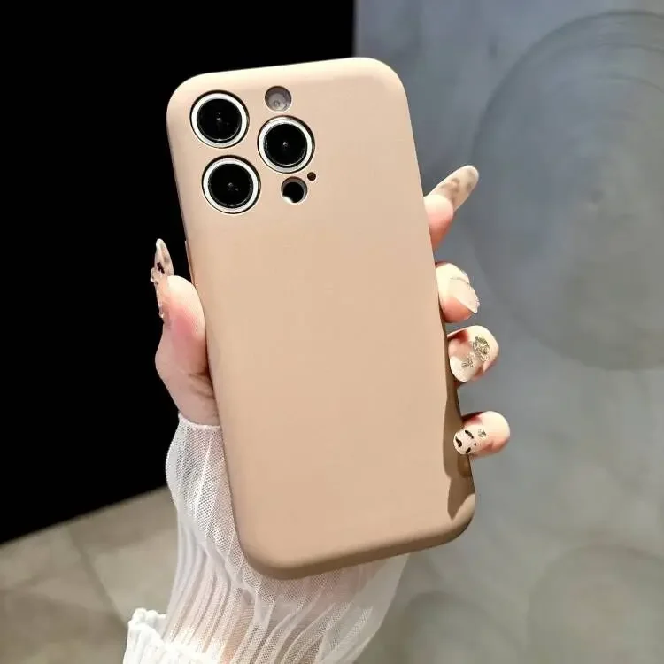 Capa De Celular Ultrafina Em Silicone Líquido Na Cor Dourada (desert Gold) Para Iphone 15, Resistente A Impactos.
