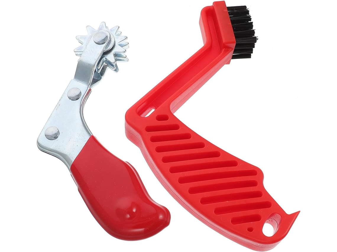 Ferramenta de limpeza de rodas de carro para remover cera seca e resíduos de boinas de polimento.