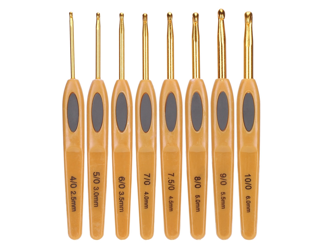 Conjunto de 8 Agulhas de Crochê e Tricô em Alumínio, Ergonômicas e com Cabo de Plástico Marrom. AQUAFORGE