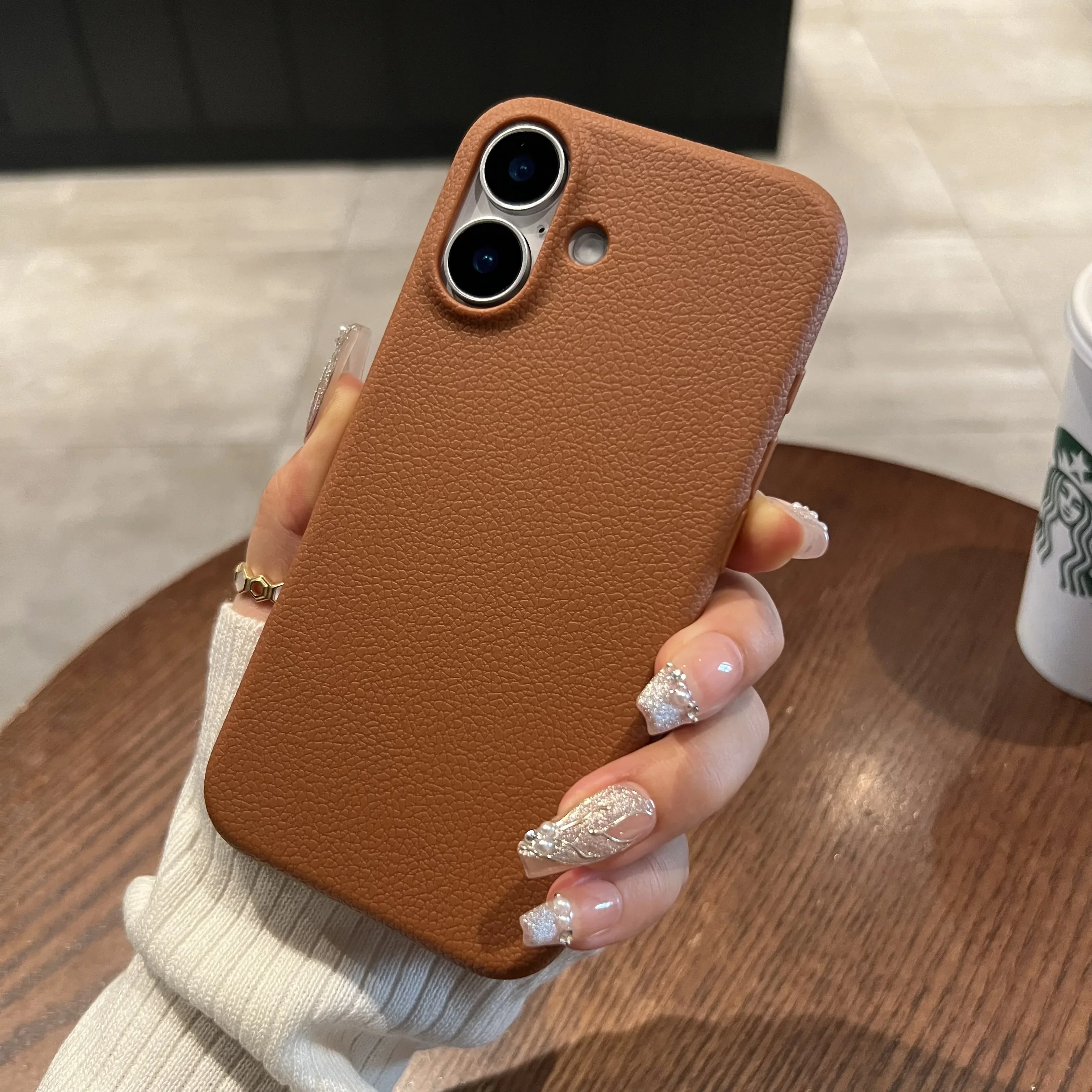 (iphone 16 Marrom) Capa De Celular Em Silicone Macio Com Textura De Couro, Resistente A Impactos, Design Minimalista.