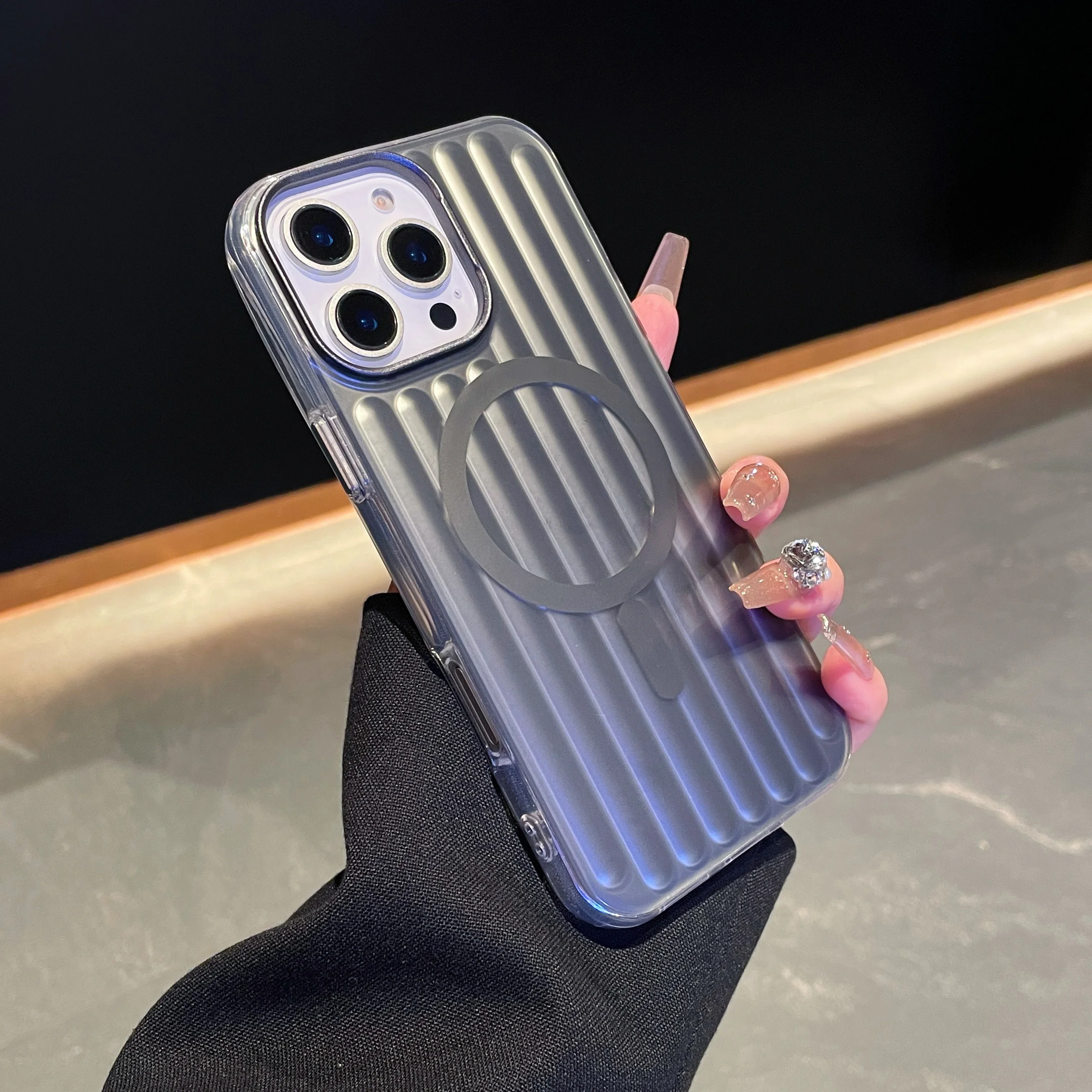 Capa Magnética Para Celular (preta 14pro) Com Listras De Policarbonato Fosco.