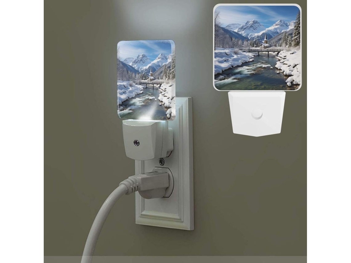 Luminária noturna com paisagem de inverno nos Alpes da Baviera, fixada na parede com sensor crepuscular.