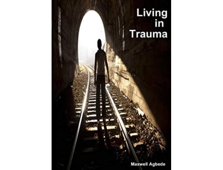 Livro Living in Trauma de Maxwell Agbede (Inglês)