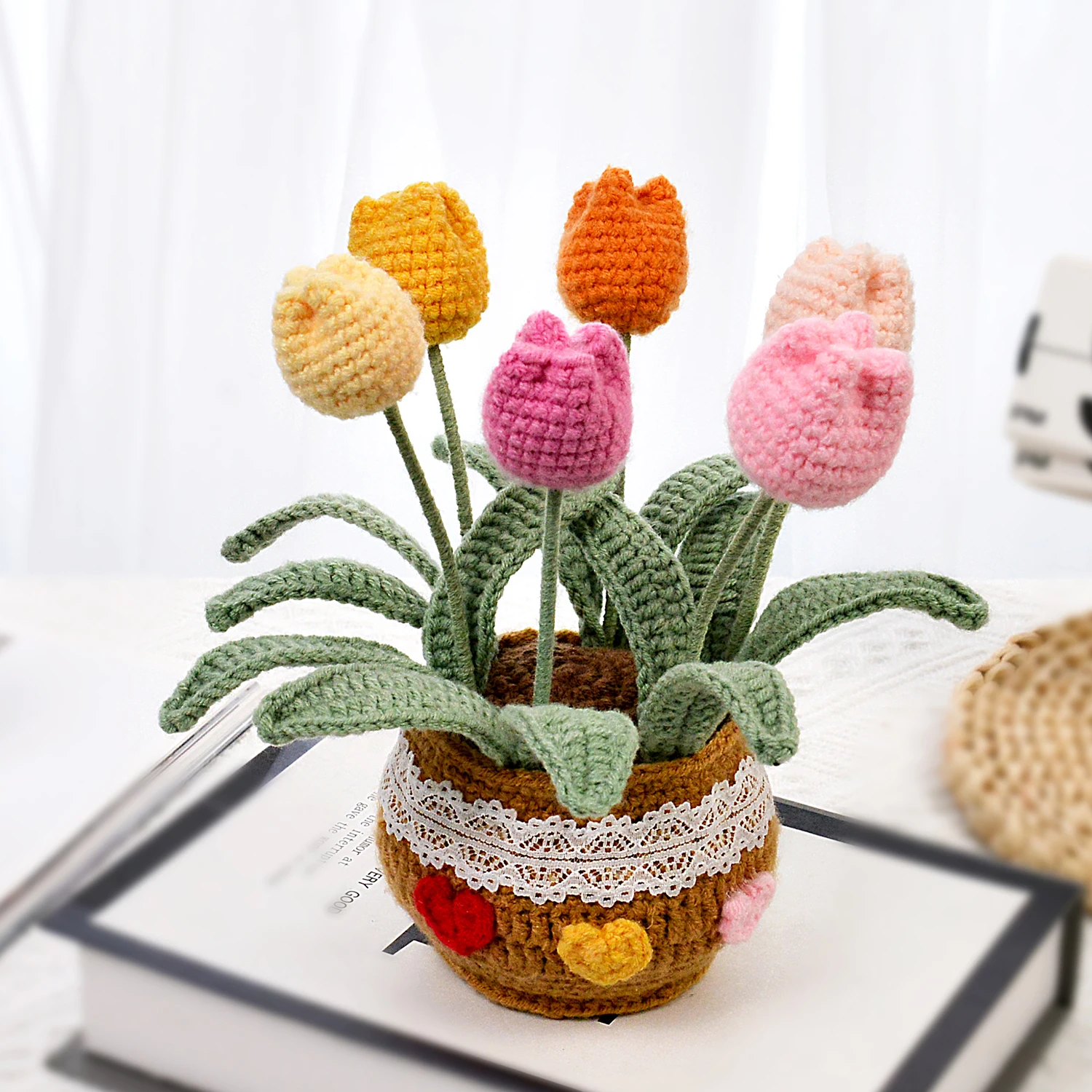 (b) Buquês Feitos À Mão Em Crochê, Vasos De Tulipas Tricotados, Decoração Para Casa E Presentes.