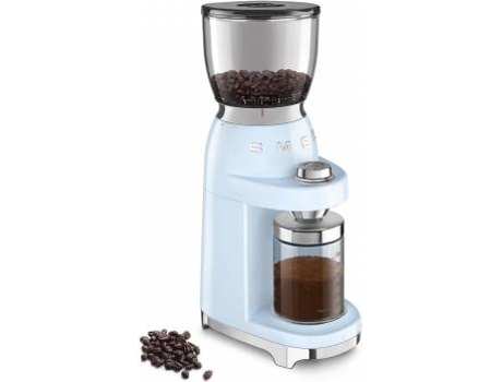 Moinho de Café SMEG CGF01PBEU (Capacidade: 130 g - 150 W - Azul Céu) — Moinho de café com moinho cónico. 30 níveis de moagem. 8 Funções. e 1 Função Manual. Sistema anti estático. Funil com capacidade para 350 gr. Com sistema Twist&Lock. Jarro para 150 gr. Café moído