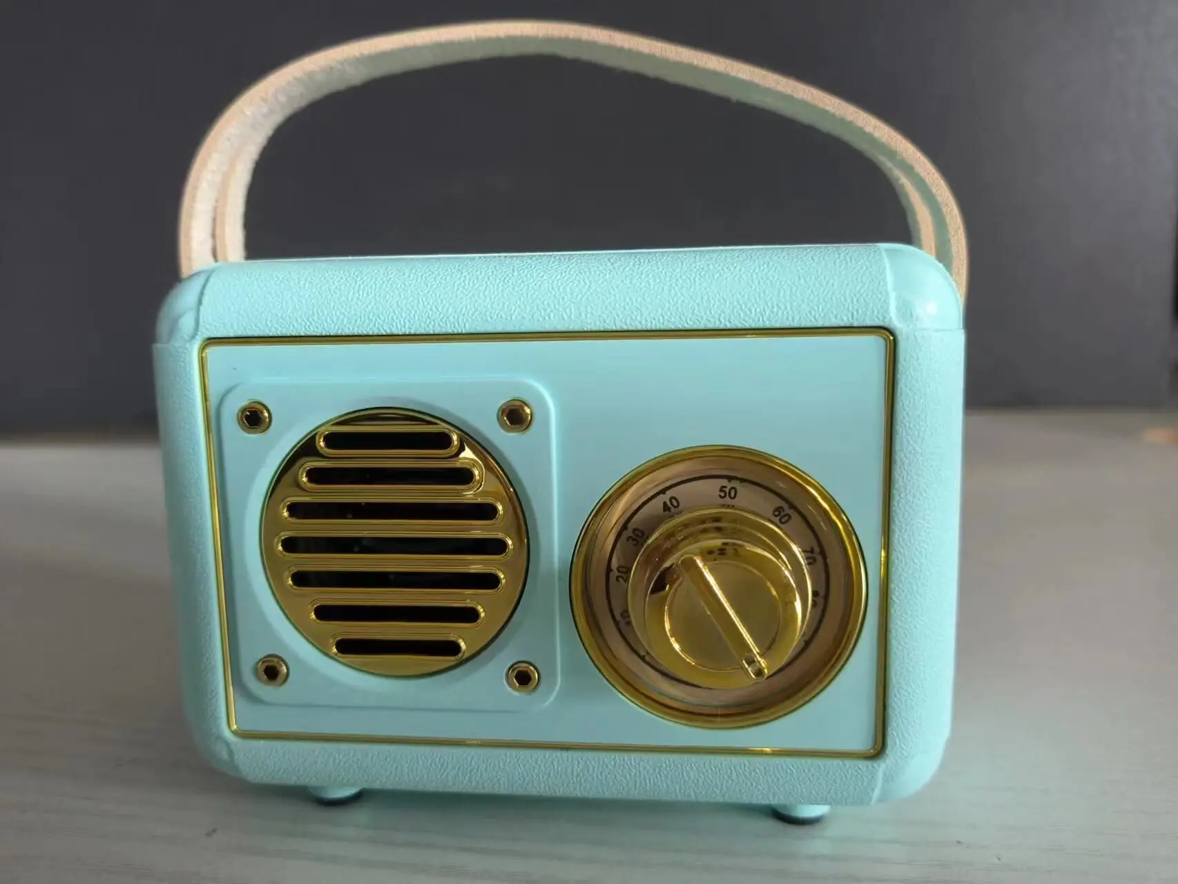 Rádio Retrô Caixa de Som Bluetooth com Leitor de Cartão Tf/Usb/Fone MDUG