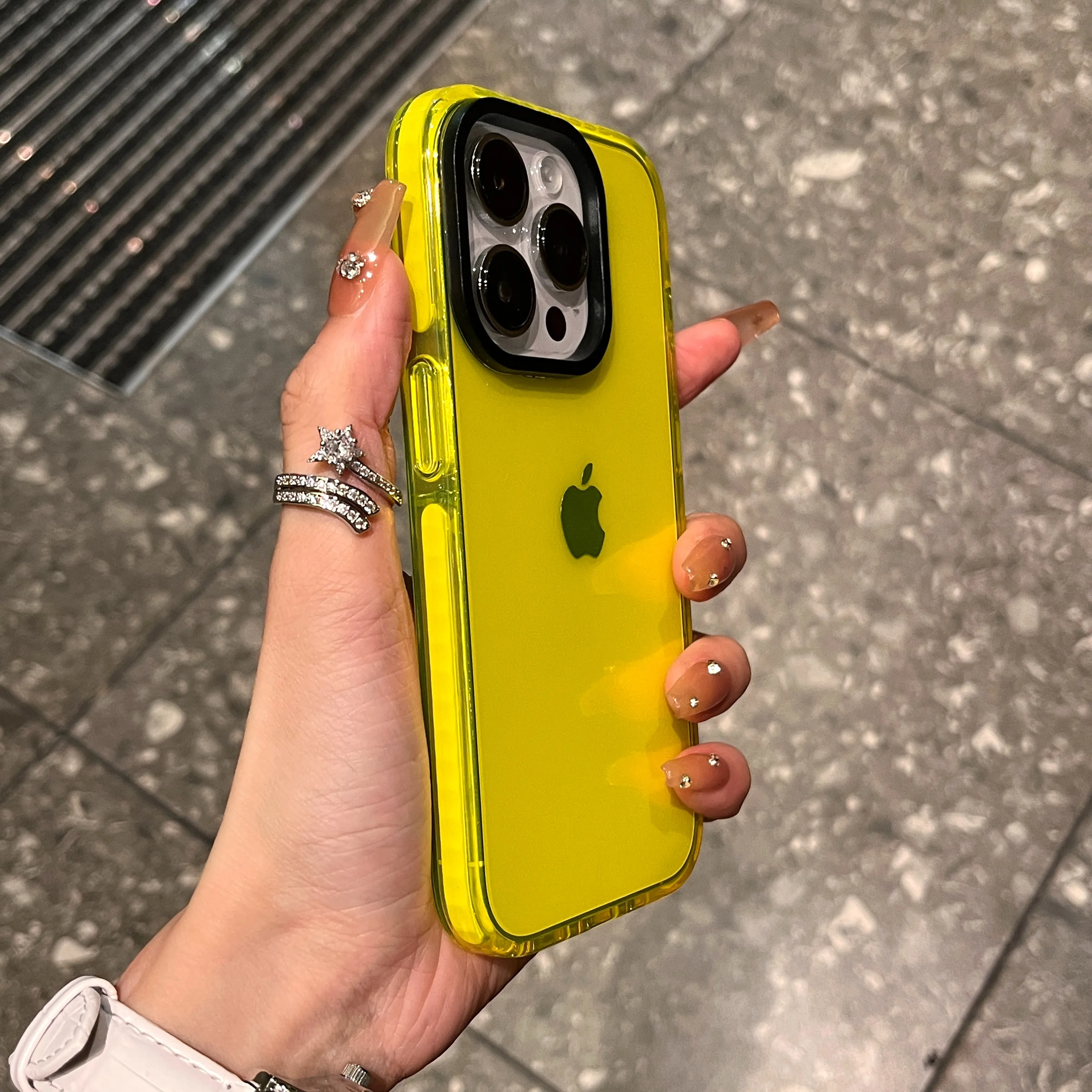 Capa Protetora Transparente Fluorescente Para Iphone 15 Pro (amarela), Resistente A Impactos.