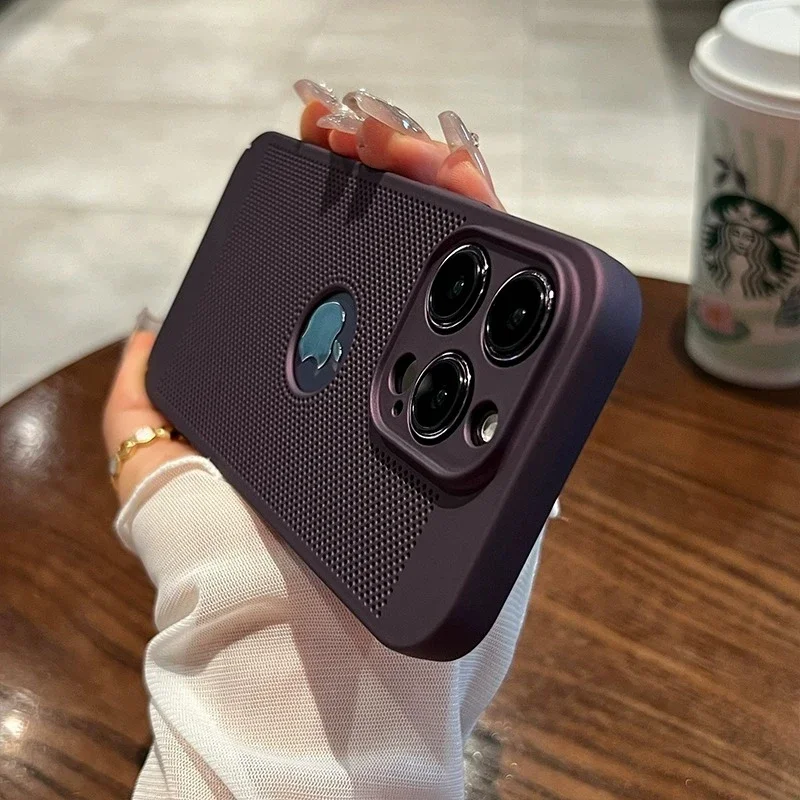 Capa Para Iphone 13 Pro Max Roxa Com Dissipação De Calor E Estrutura Rígida Perfurada Em Policarbonato.