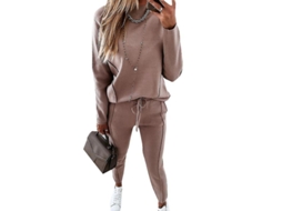 Conjunto feminino 2026 com blusa de moletom, camiseta e legging de algodão misto para relaxar em casa.