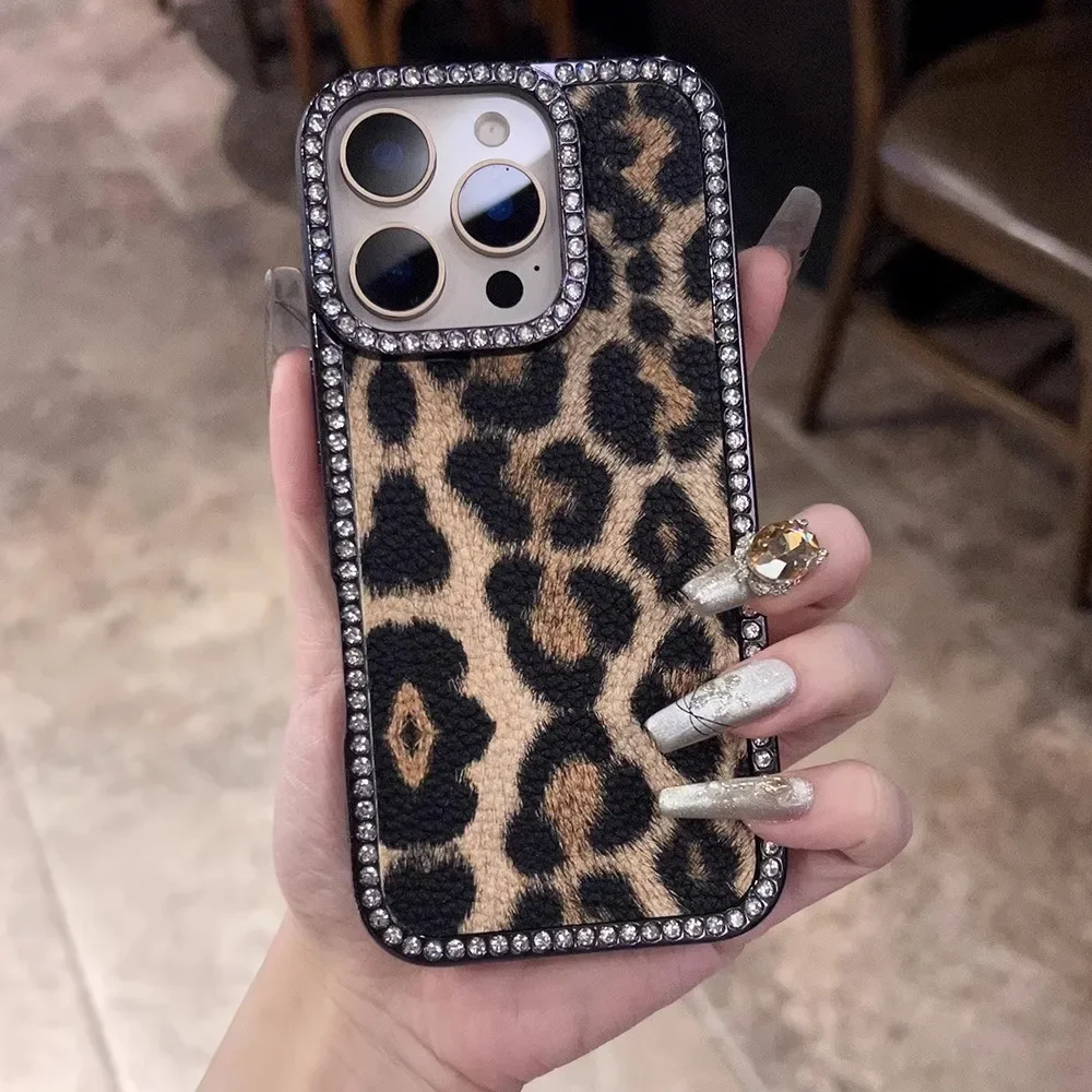 Capa Para Celular (iphone 13 Preto) Com Estampa De Pele, Resistente A Choques E Impactos.