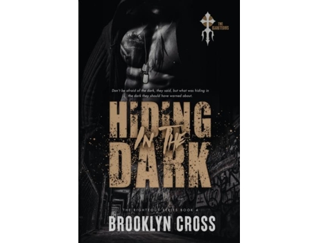 Livro Hiding In The Dark De Brooklyn Cross (inglês)