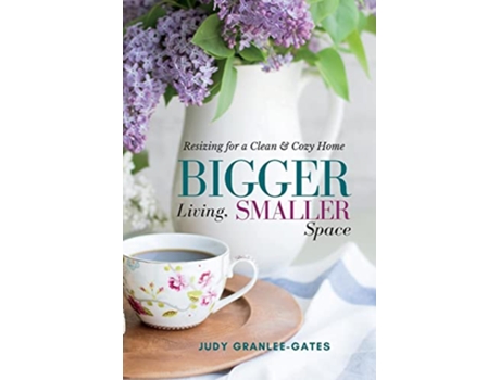 Livro Bigger Living Smaller Space Resizing for a Clean Cozy Home de Judy Granleegates (Inglês)