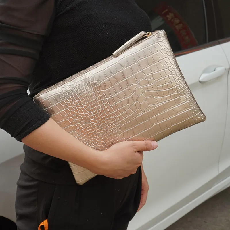 Bolsa Envelope Elegante Feminina Em Couro De Crocodilo (dourada)
