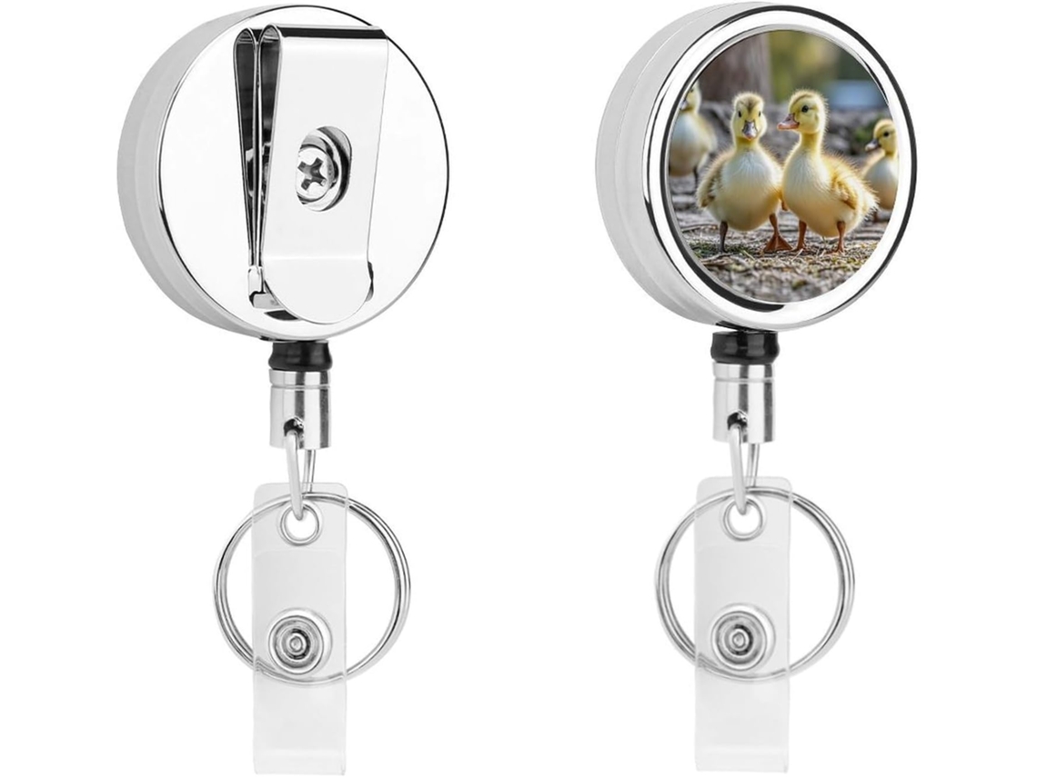 Porta Crachá Retrátil Em Formato De Patinho, Compacto E Leve, Feito De Metal, Com Clipe E Argola Chaveiro Ideal