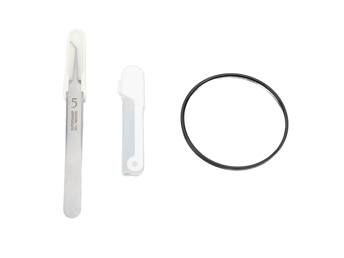 Pinça extratora de cravos e espinhas com luz LED e lâmina (5 unidades) em aço inoxidável.