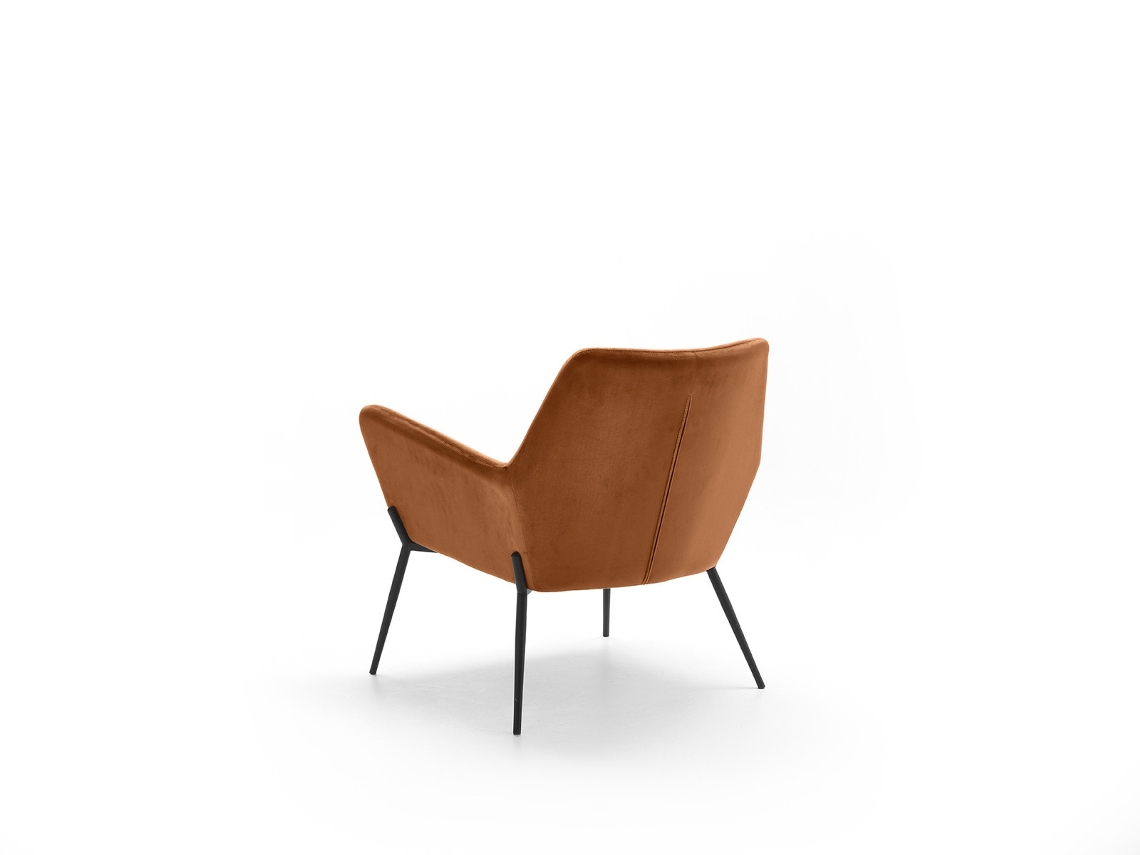 Poltrona Gin Em Veludo Caramelo Com Estrutura De Metal Preto Fosco - Design Moderno E Contemporâneo Para Salas De Estar 70x71,5x79 Cm