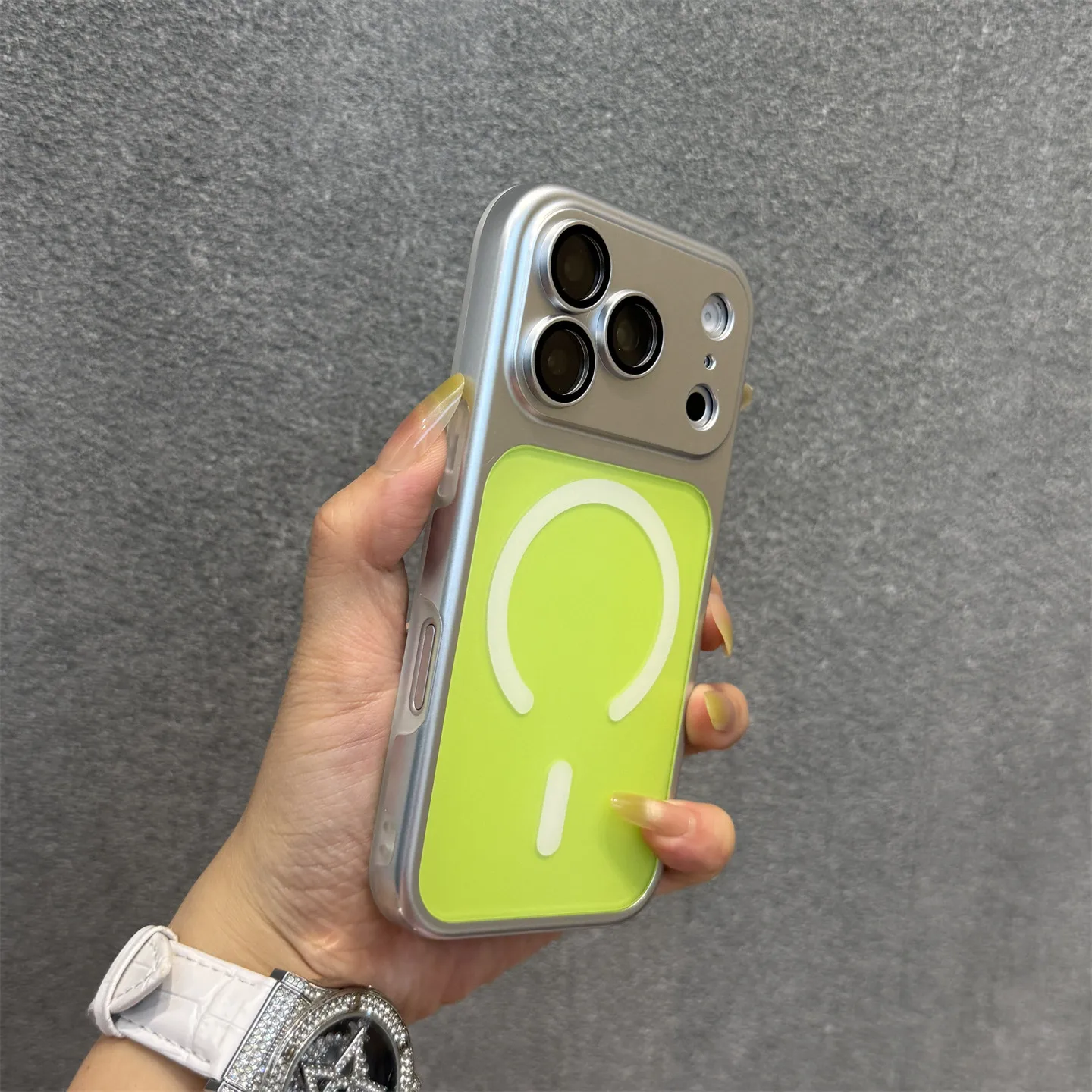Capa Protetora Com Moldura Magnética Para A Câmera (iphone 15 Pro Max), Compatível Com Carregamento Sem Fio.