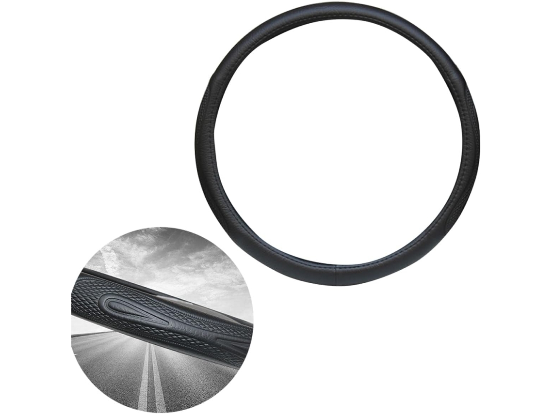 Capa para volante em couro sintético marrom, antiderrapante e respirável para uso em estradas.