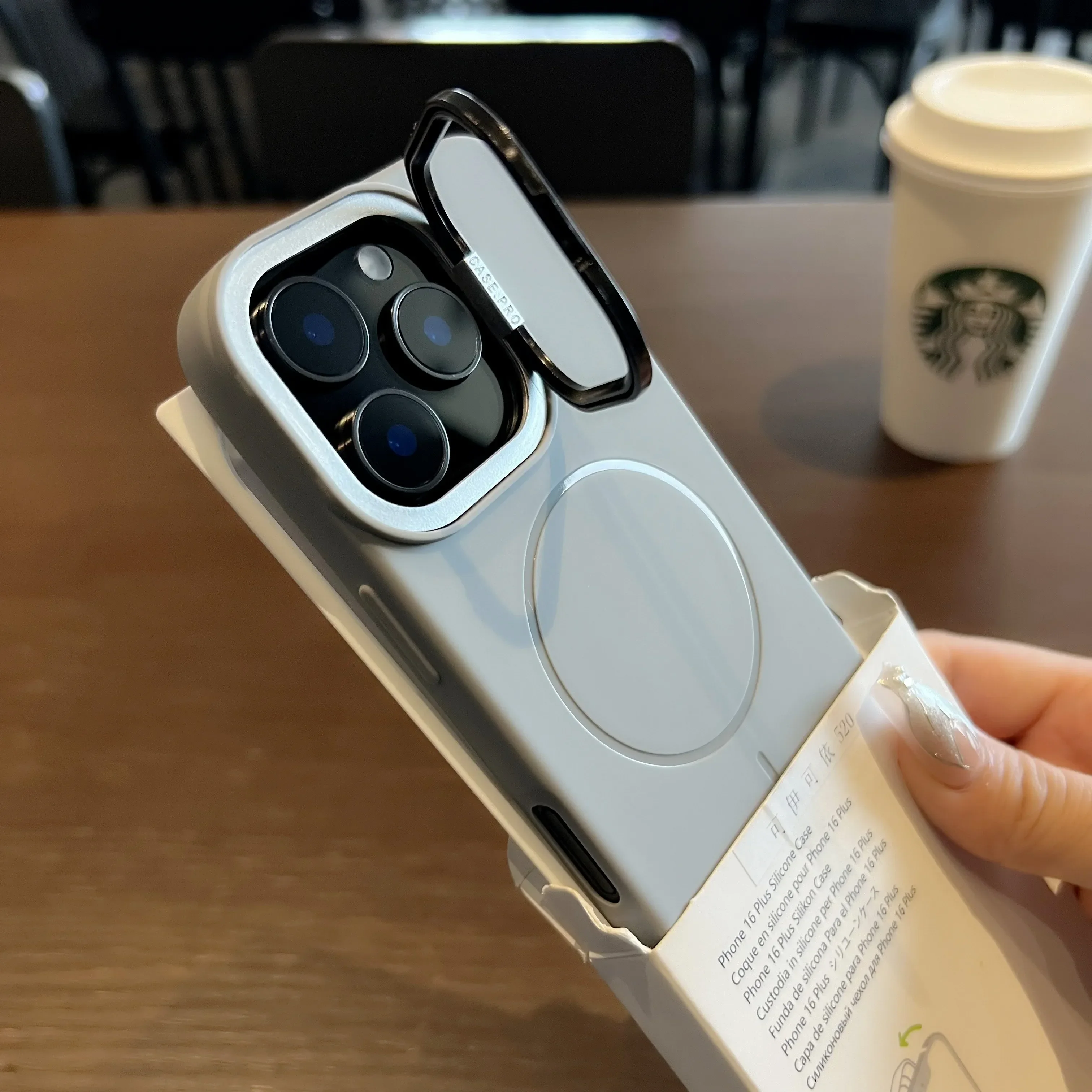 Capa Protetora Macia Com Suporte Para Câmera (iphone 14 Pro Max Cinza), Magnética E Resistente A Impactos.