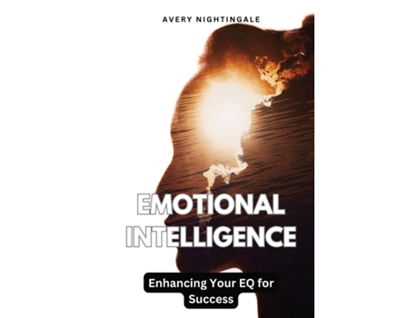 Livro Emotional Intelligence Enhancing Your EQ for Success de Avery Nightingale (Inglês)