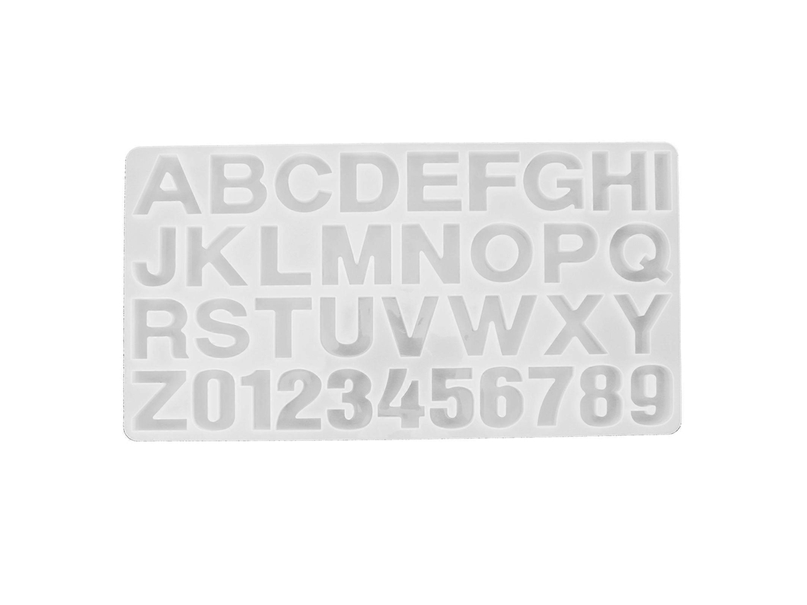 Forma de silicone com números e letras em inglês, para chocolate e pudim.