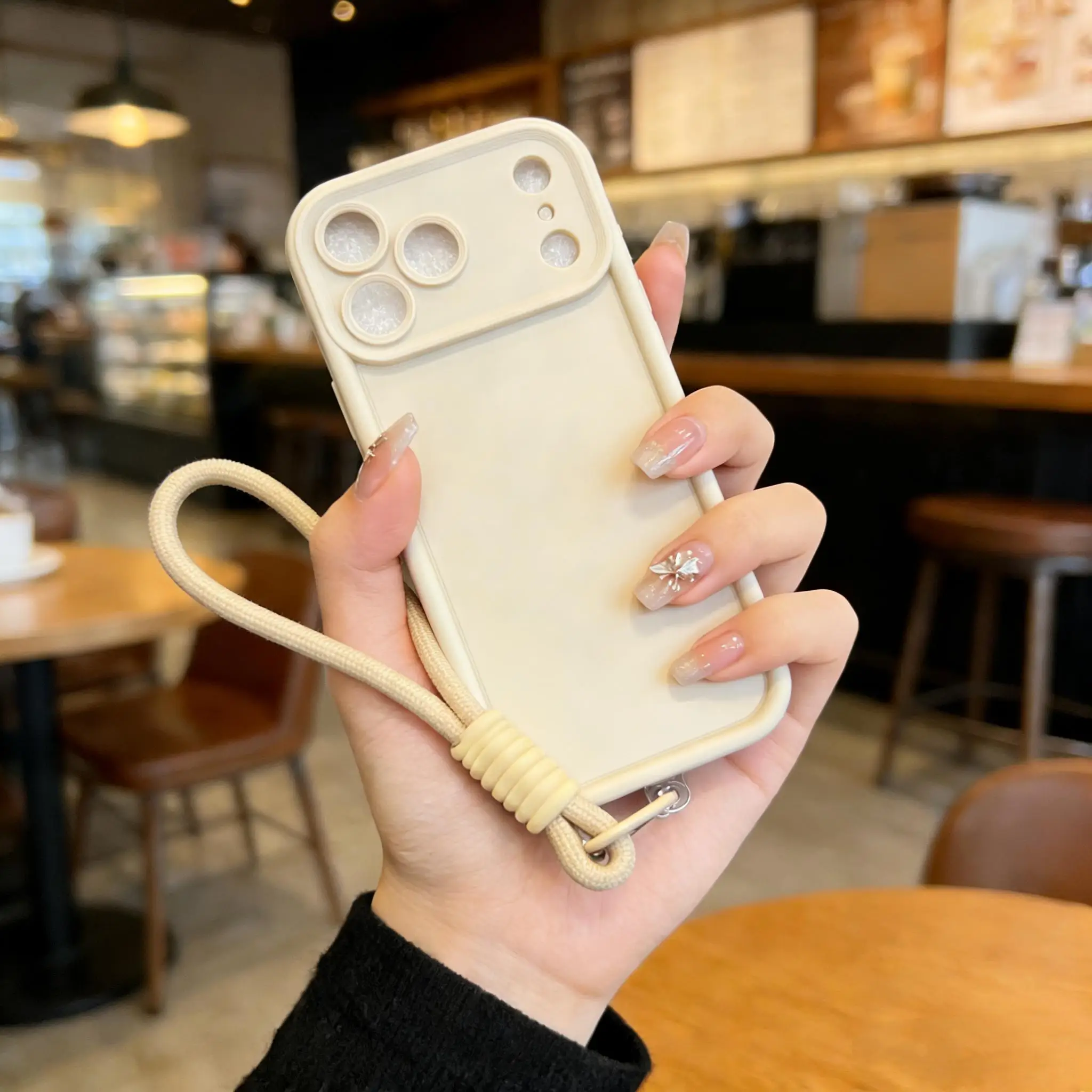 Capa Macia (marrom Claro) Para Iphone 15, Com Parte Traseira Em Silicone Resistente A Impactos.