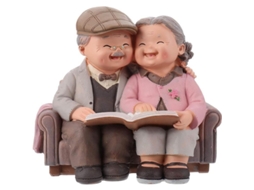 Estatueta de resina representando um casal de idosos, ideal para presente de aniversário de casamento, para avós ou para decoração de jardim.