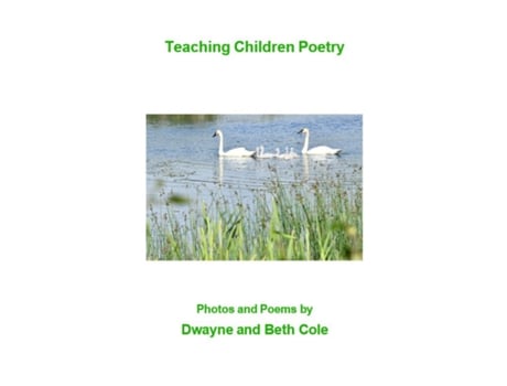 Livro Teaching Children Poetry de Dwayne Cole (Inglês)