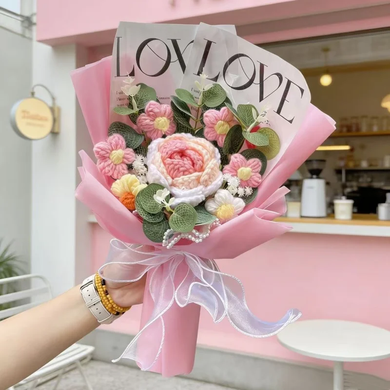 Buquês Artificiais De Rosas, Girassóis E Cravos Feitos À Mão Em Crochê Com Flores Preservadas.