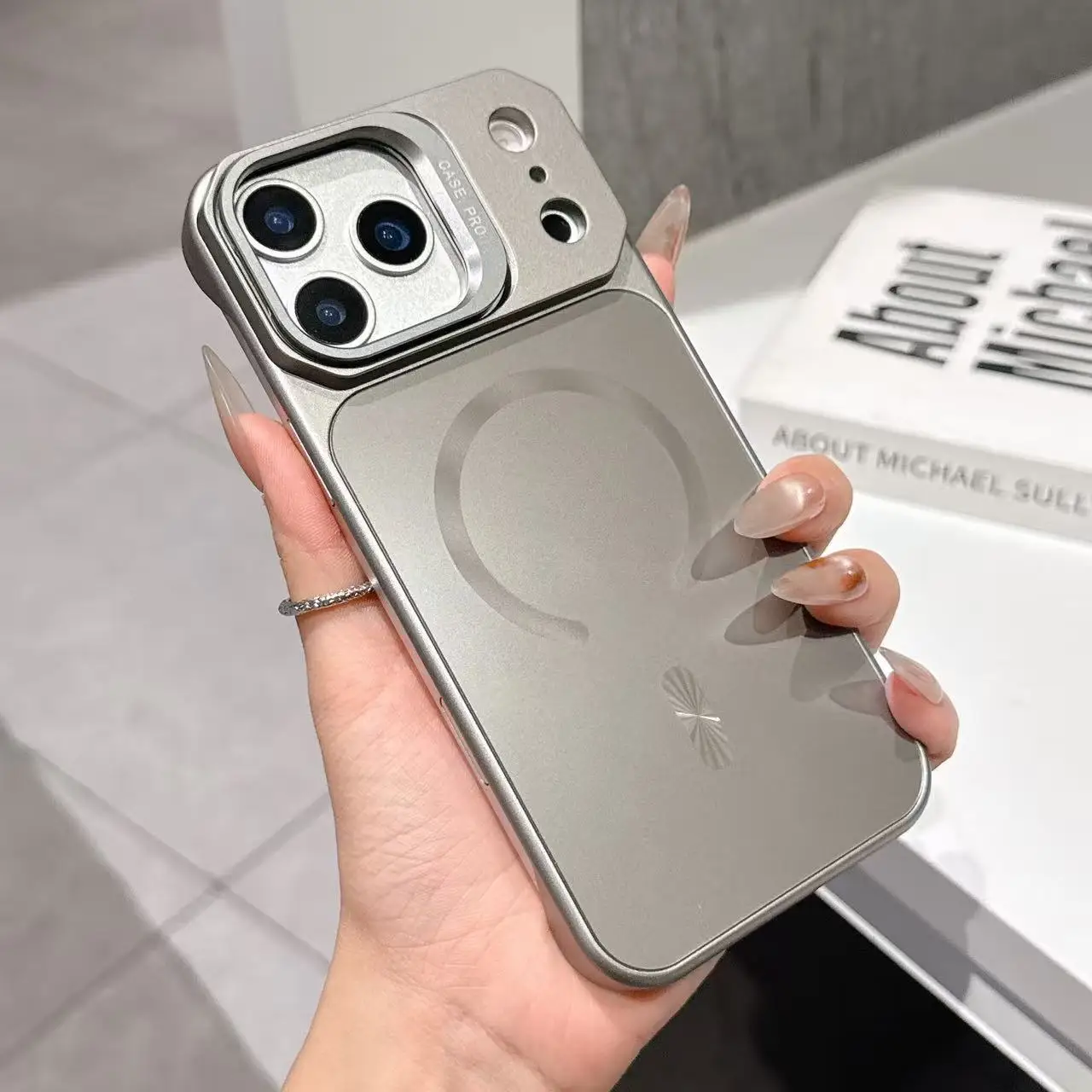 Capa Protetora Fosca De Vidro Nano Para Iphone 16 (cinza) Suporte, Compatível Com Carregamento Sem Fio.
