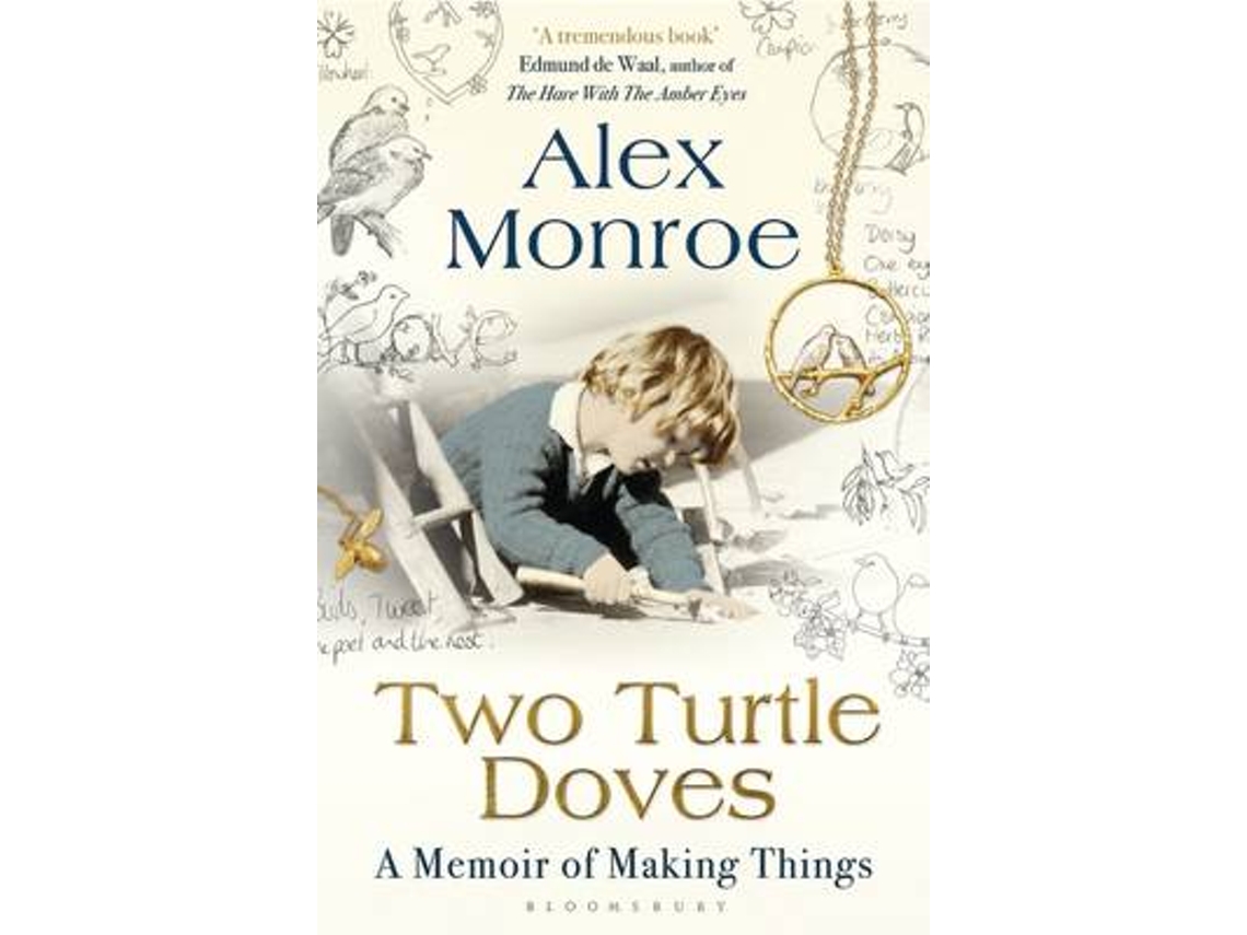 Livro Two Turtle Doves de Alex Monroe (Inglês)