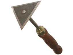 Raspador Triangular Savy Lâmina Em Aço Temperado E Cabo Em Madeira Envernizada Largura Da Lâmina 8cm