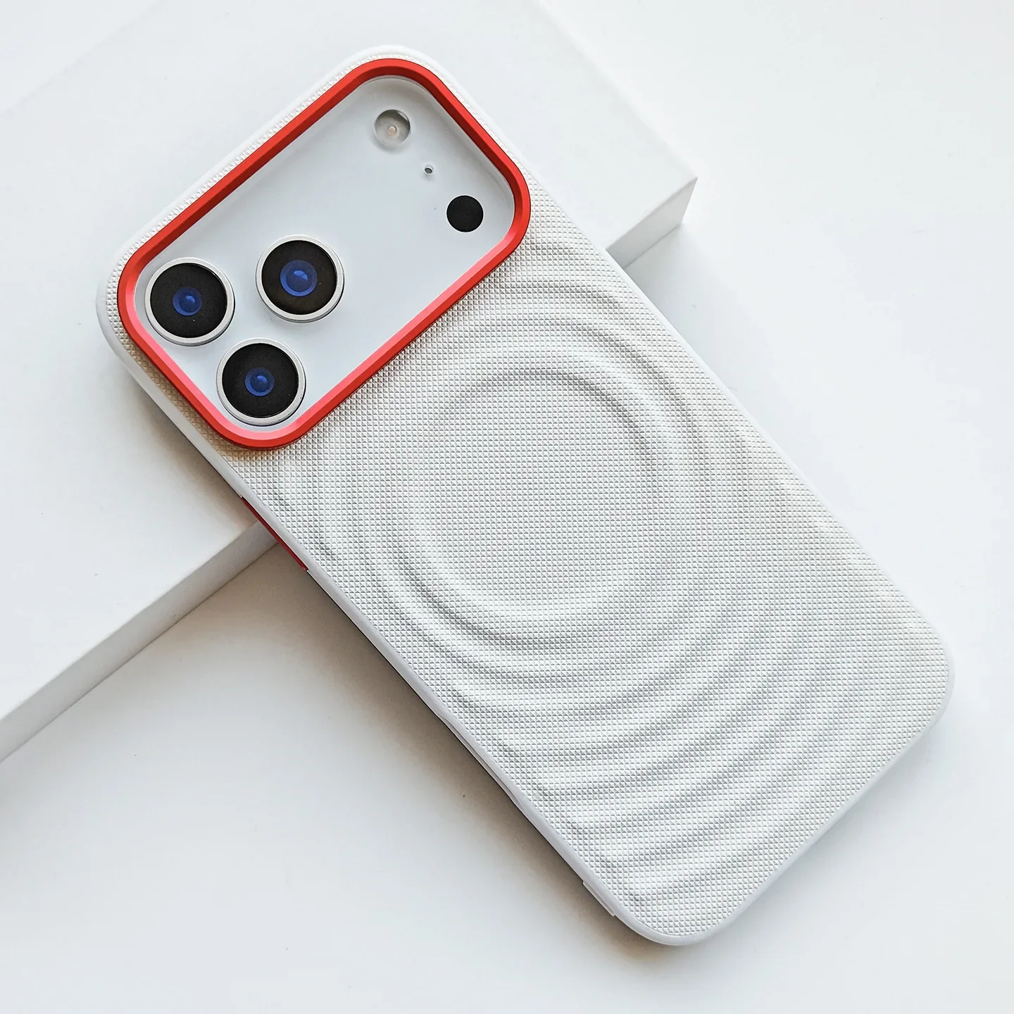 Capa De Couro Ondulado Para Iphone 17 Pro (branco), Com Fecho Magnético.