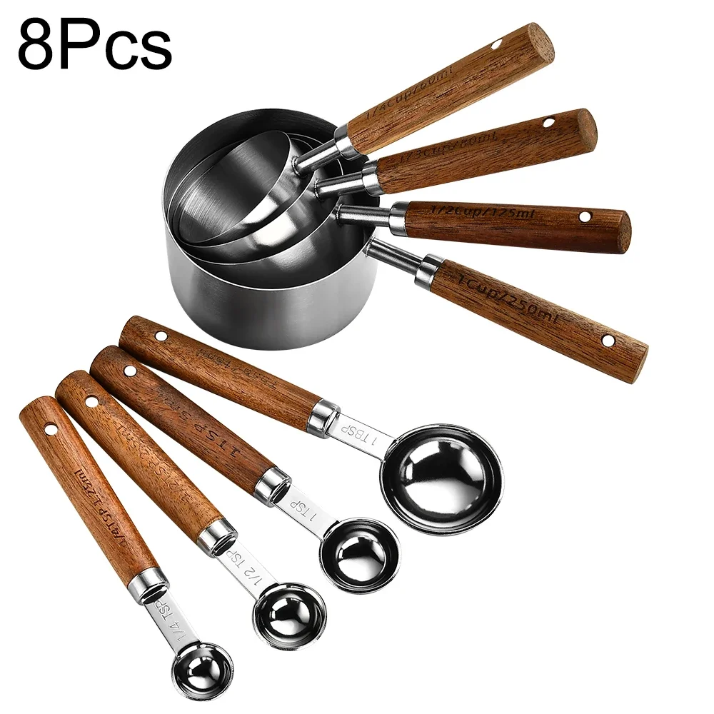 Conjunto de 8 Peças Prateadas. Colheres de Medida em Aço Inoxidável com Marcações, Cabo de Madeira, para Uso Doméstico e na Cozinha. MDUG